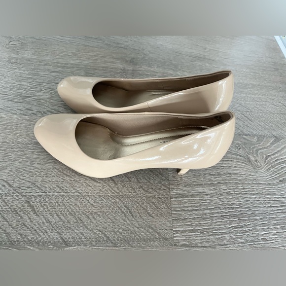 Almost new, wore a coupon times, great condition, beige heels - Picture 5 of 6